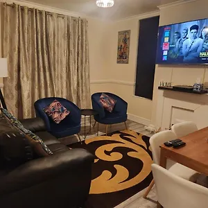 2-bedroom Flat In Cutty-sark, Greenwich ! Apartment