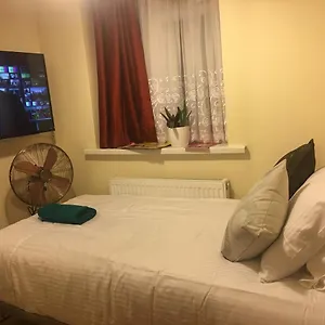 F3 Cosy Single Apartment